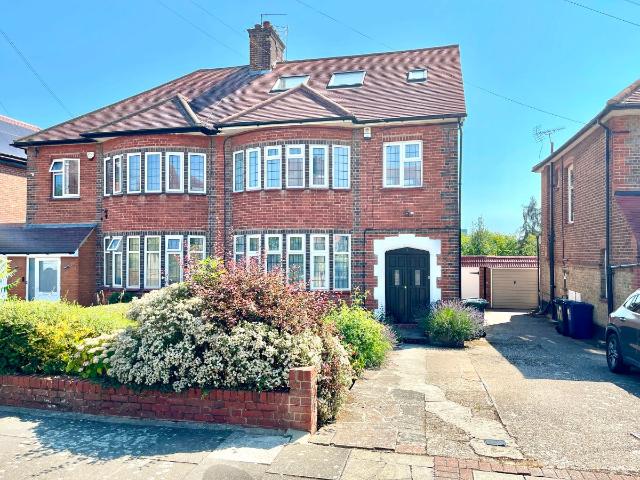 House for rent in West Finchley, Greater London