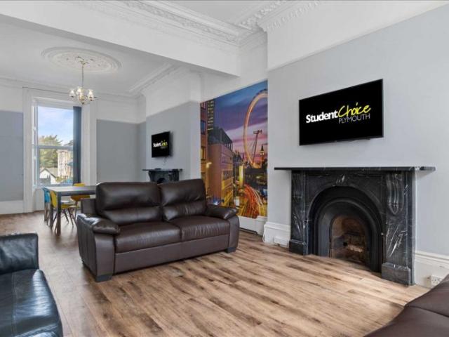 Room for rent in West Hoe, Mount Wise