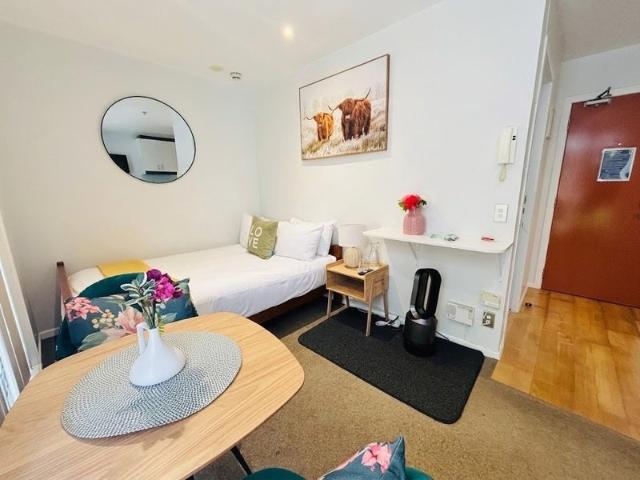 Apartment for rent in Te Tōangaroa, Auckland