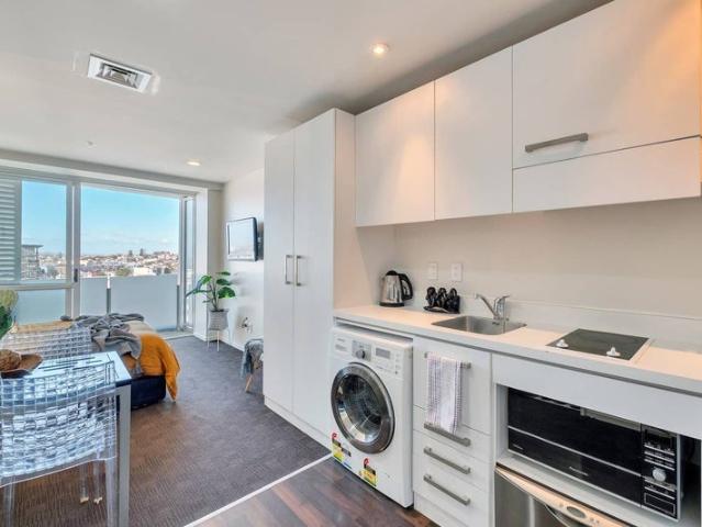 Apartment for rent in Te Tōangaroa, Auckland
