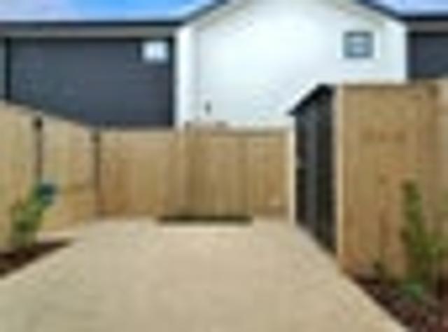 Townhouse for rent in Heathcote, Canterbury