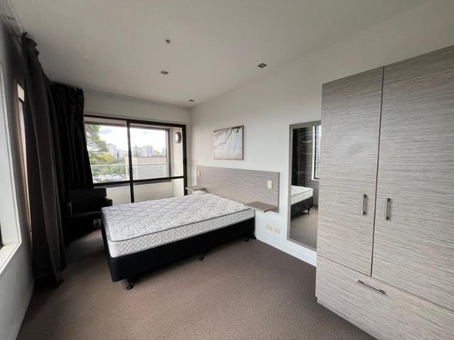 Apartment for rent in Newton, Auckland