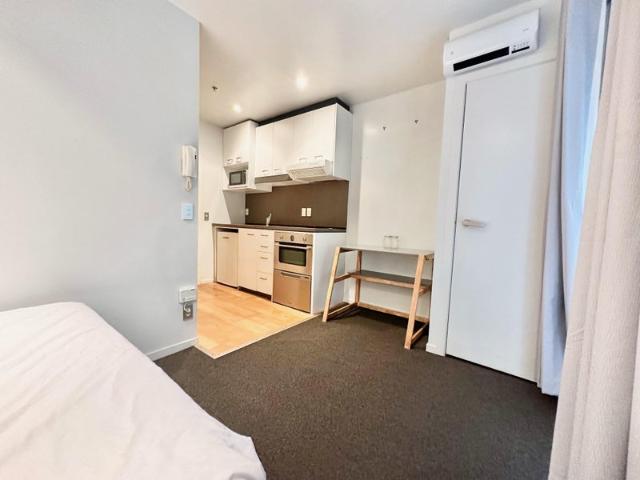 Apartment for rent in Te Tōangaroa, Auckland