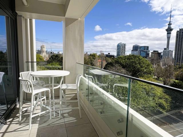 Apartment for rent in Te Tōangaroa, Auckland