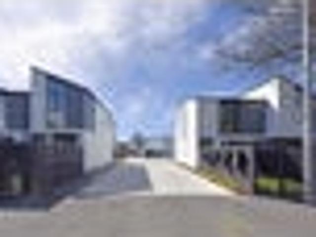 Townhouse for rent in Heathcote, Canterbury