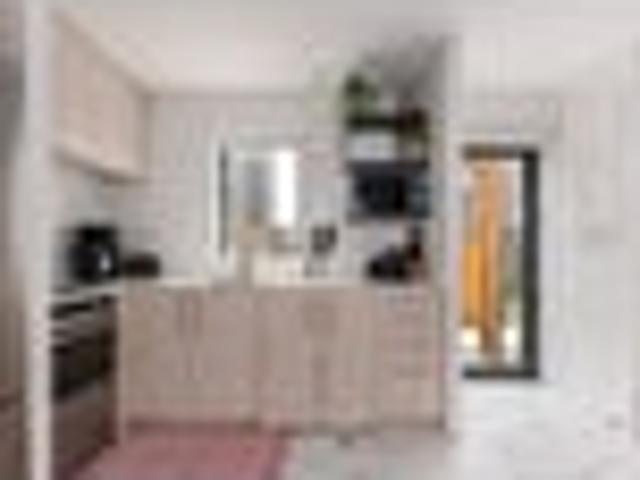 Townhouse for rent in Heathcote, Canterbury