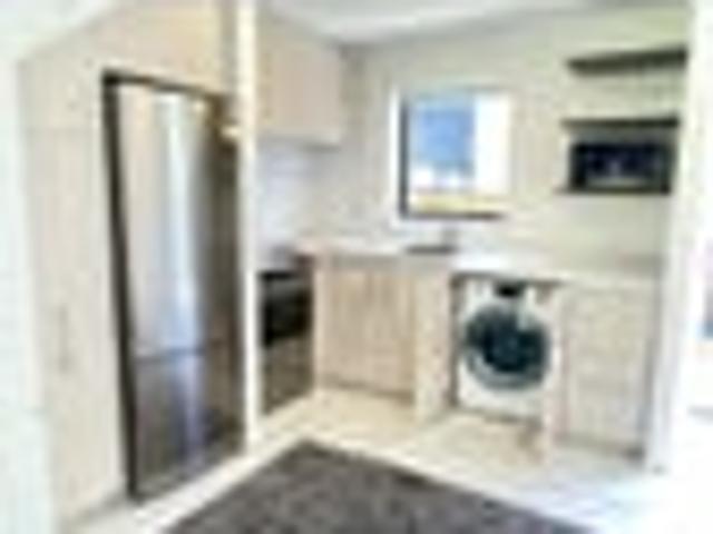 Townhouse for rent in Addington, Canterbury