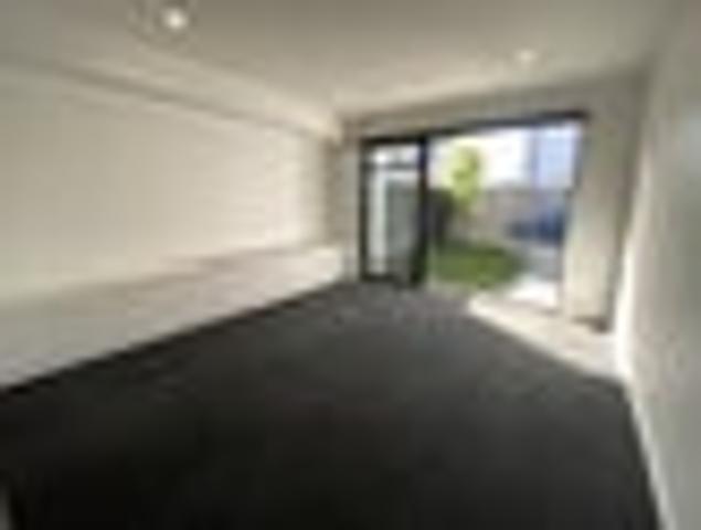 Townhouse for rent in Heathcote, Canterbury