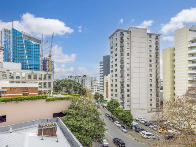 Apartment for rent in Te Tōangaroa, Auckland