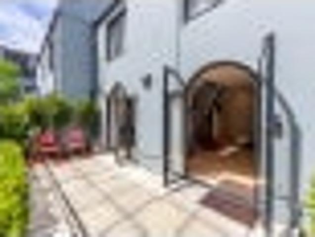 Townhouse for rent in Heathcote, Canterbury
