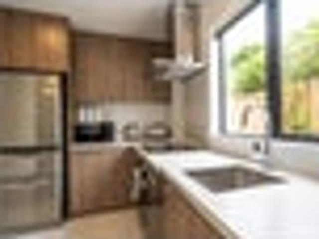 Townhouse for rent in Heathcote, Canterbury