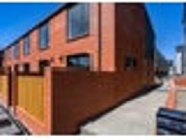 Townhouse for rent in Heathcote, Canterbury