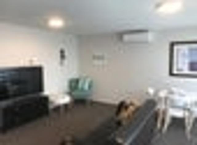 Townhouse for rent in Addington, Canterbury