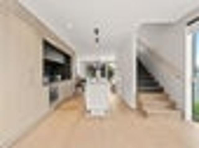 Townhouse for rent in Heathcote, Canterbury