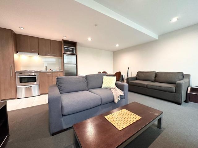 Apartment for rent in Te Tōangaroa, Auckland