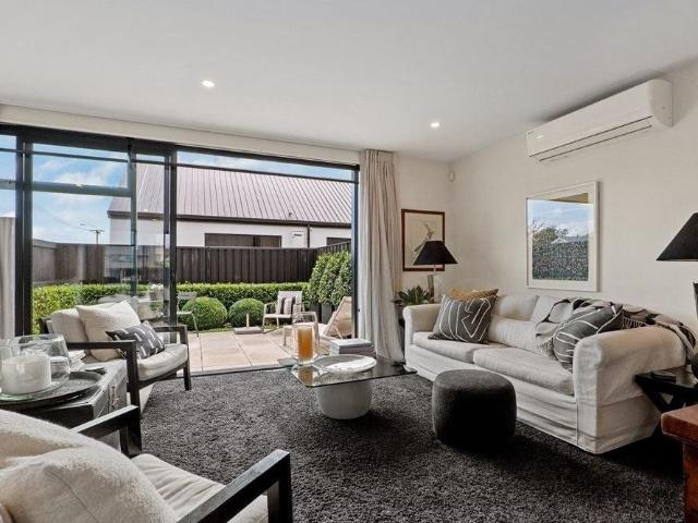 Townhouse for rent in Saint Albans, Canterbury