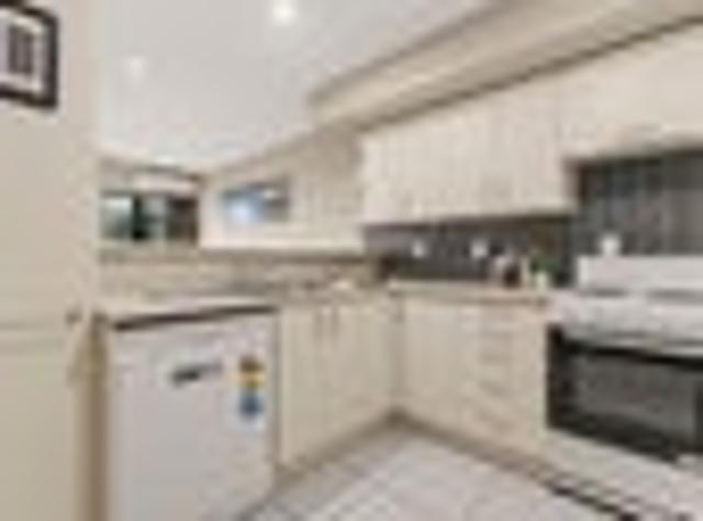 Townhouse for rent in Heathcote, Canterbury