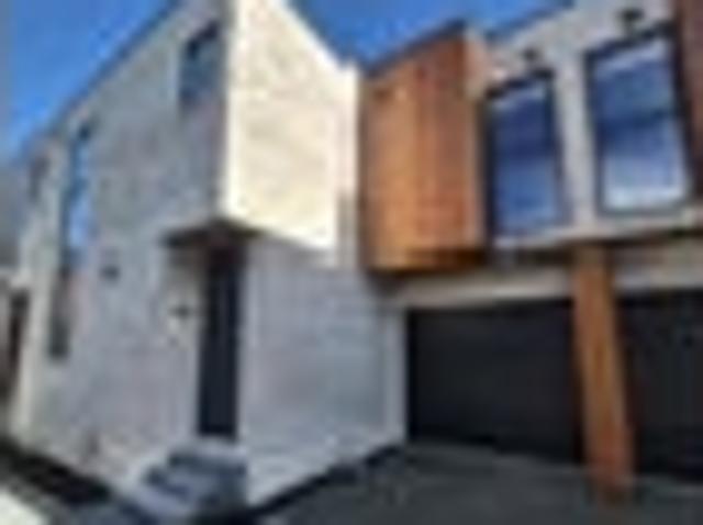 Townhouse for rent in Heathcote, Canterbury