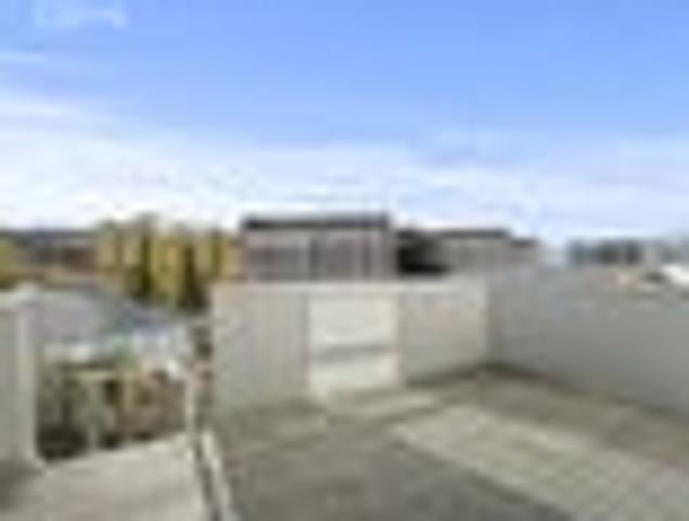 Townhouse for rent in Otakou