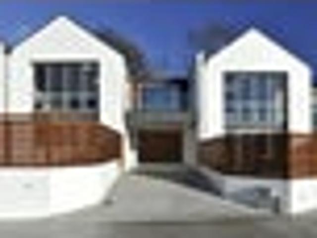 Townhouse for rent in Otakou