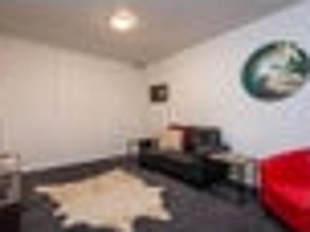 Townhouse for rent in Heathcote, Canterbury