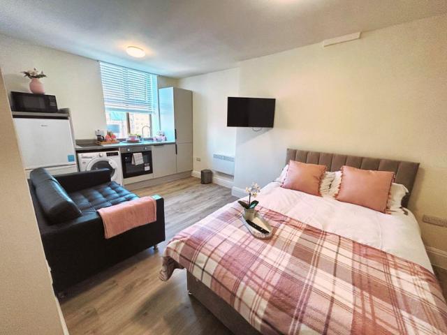 Studio for rent in Calderstones