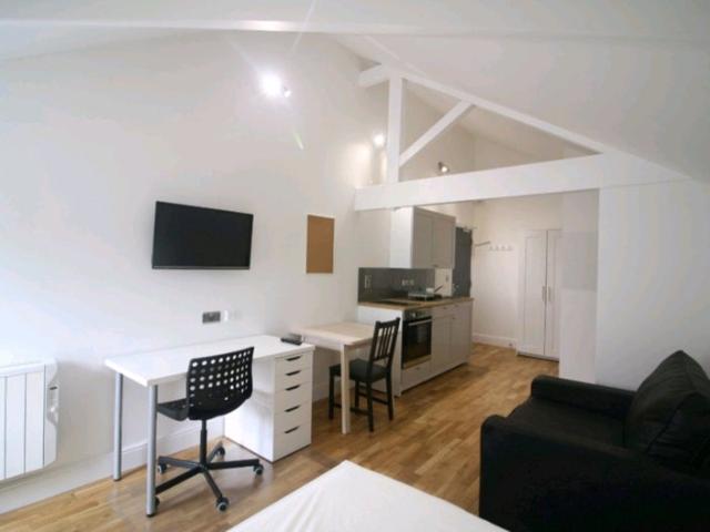 Studio for rent in Bede Island, Old Wharf