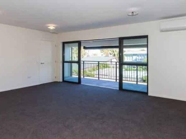 Townhouse for rent in Heathcote, Canterbury
