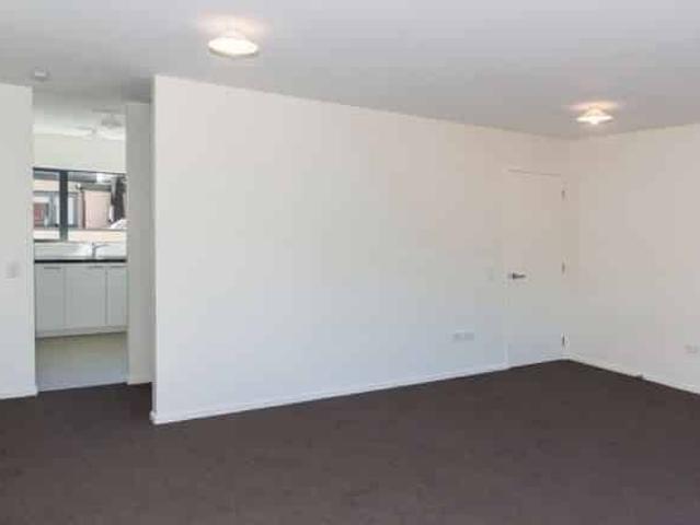 Townhouse for rent in Heathcote, Canterbury