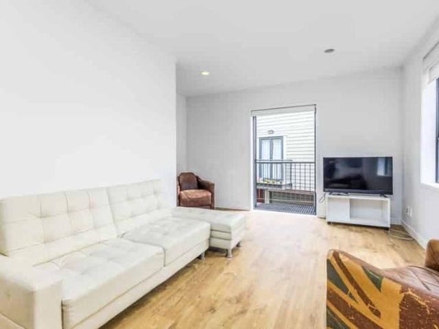 Townhouse for rent in Newton, Auckland