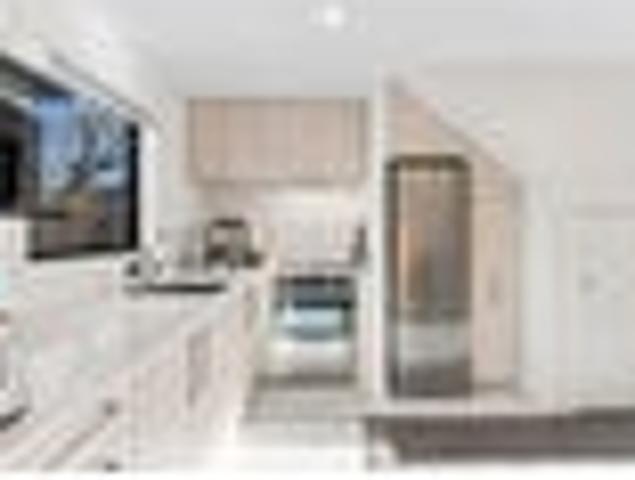 Townhouse for sale in Addington, Canterbury