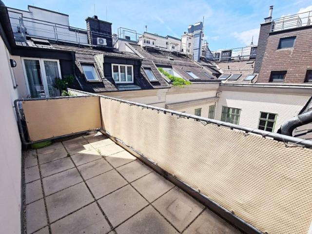 Dachgeschosswohnung kaufen in Innere Stadt, Wien