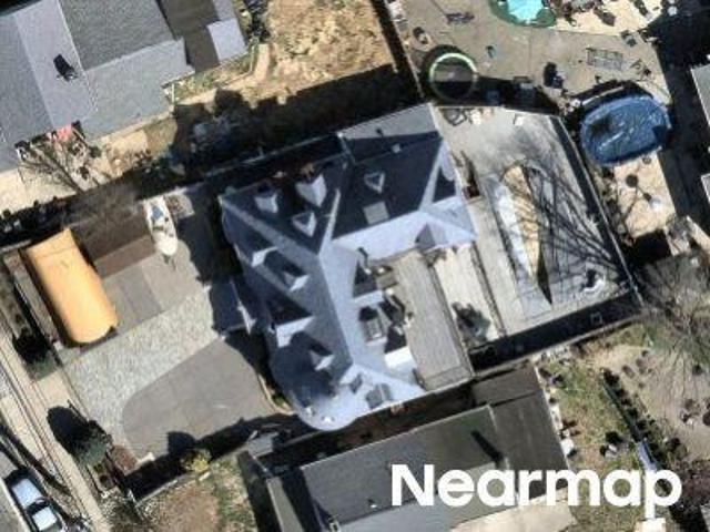 House for sale in The Bronx, Arverne