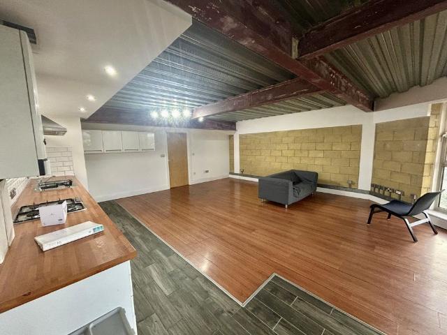 Apartment for rent in Plasnewydd, Falcon Lodge