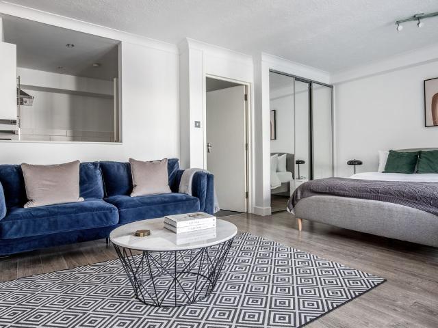 Studio for rent in Aldgate, Lyons