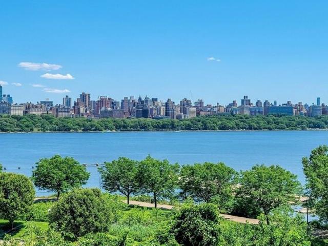 Condo for sale in Edgewater, New Jersey