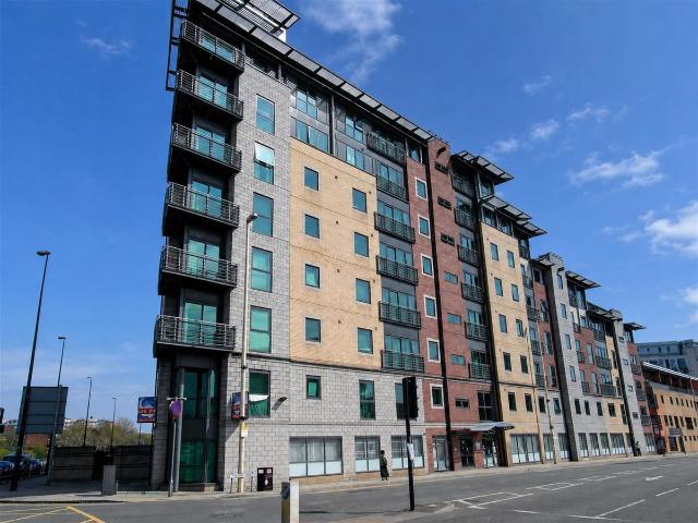 Apartment for rent in City Centre, Salford