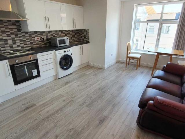 Apartment for rent in Plasnewydd, Falcon Lodge