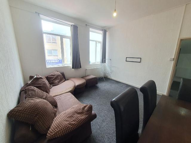 Apartment for rent in Plasnewydd, Falcon Lodge