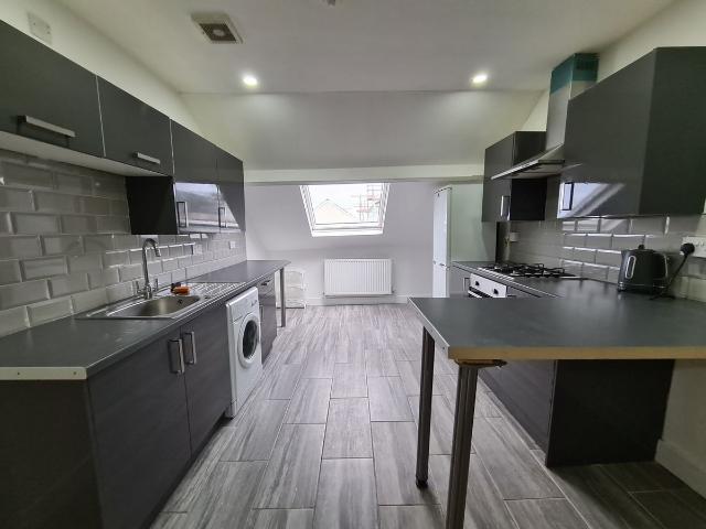 Apartment for rent in Plasnewydd, Falcon Lodge