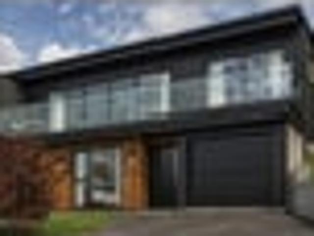 Townhouse for sale in Chaslands, Canterbury