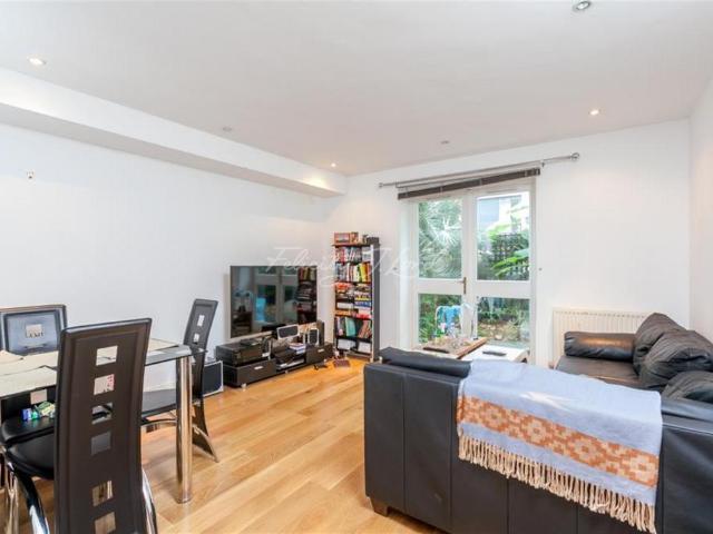 House for rent in Finsbury, Greater London