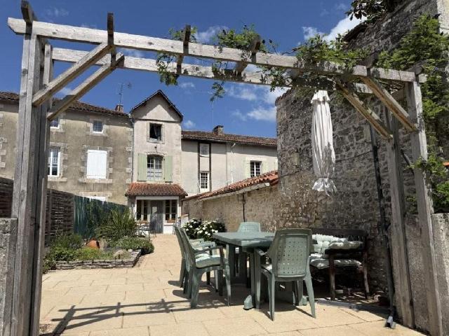 Maison vente à Montmorillon, Civray