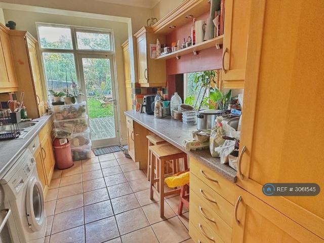 House for rent in Clapham Park, Greater London
