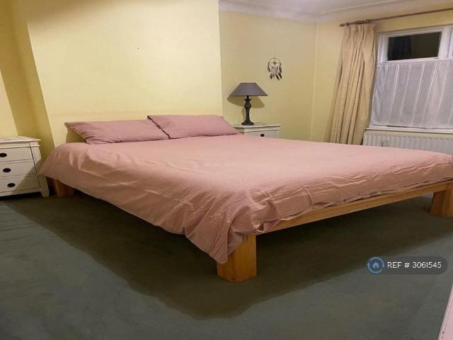 House for rent in Clapham Park, Greater London