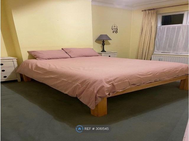 Room for rent in Clapham Park, Greater London