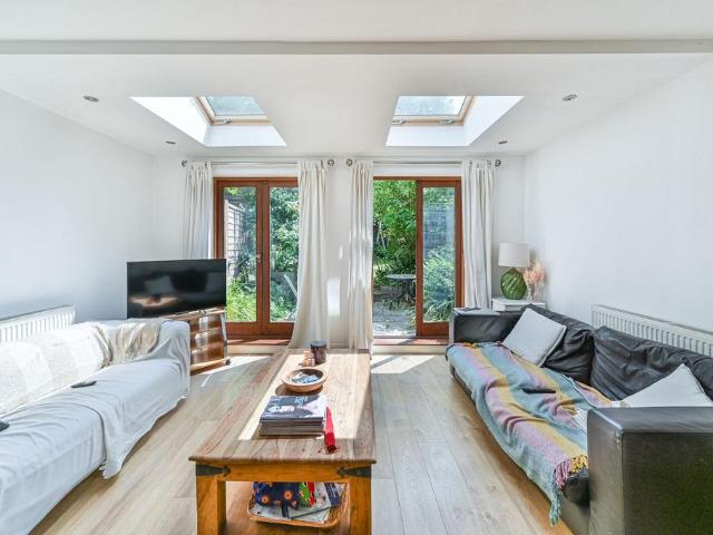 House for rent in Stockwell, Greater London