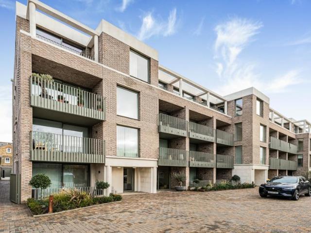 Apartment for sale in Clapham, Greater London