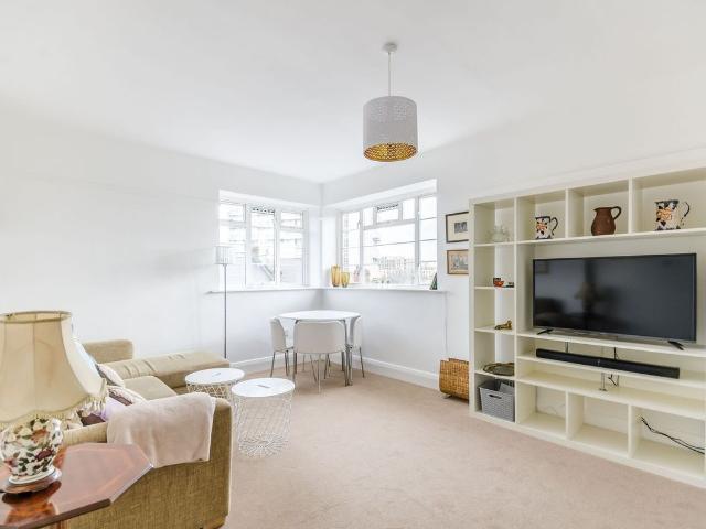 Apartment for rent in Stockwell, Greater London