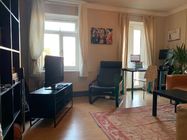 Apartment for rent in Stockwell, Greater London